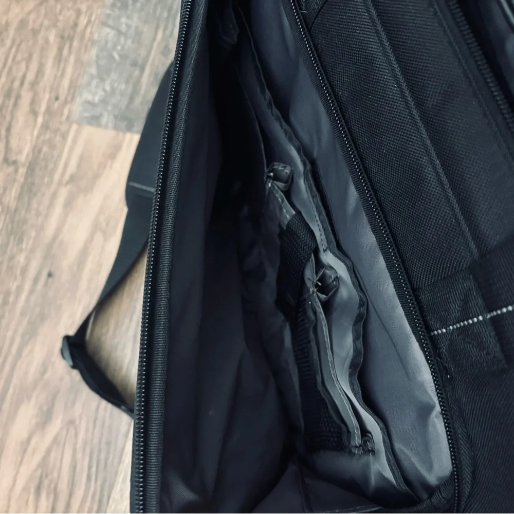 *Targus black laptop 15.6